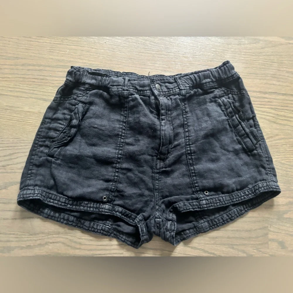 Free People 100% Linen Hip Slung Relaxed Charcoal Dark Gray Shorts size 2